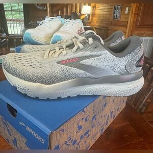 New Women’s Brooks Shoes Size  7.5 Grant with Pink Ghost 16